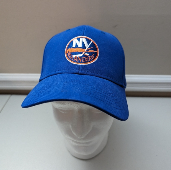 NWOT. NEW YORK ISLANDERS HOCKEY TEAM BASEBALL CAP. ADJUSTABLE. - Picture 2 of 8